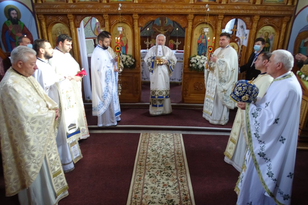 Binecuvântare arhierească în Parohia Chiuza, Protopopiatul Năsăud 157904