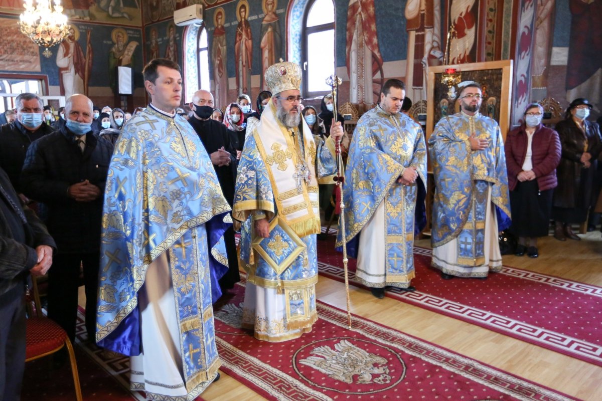 Liturghie arhierească în Parohia Suraia 2 din Vrancea 157960