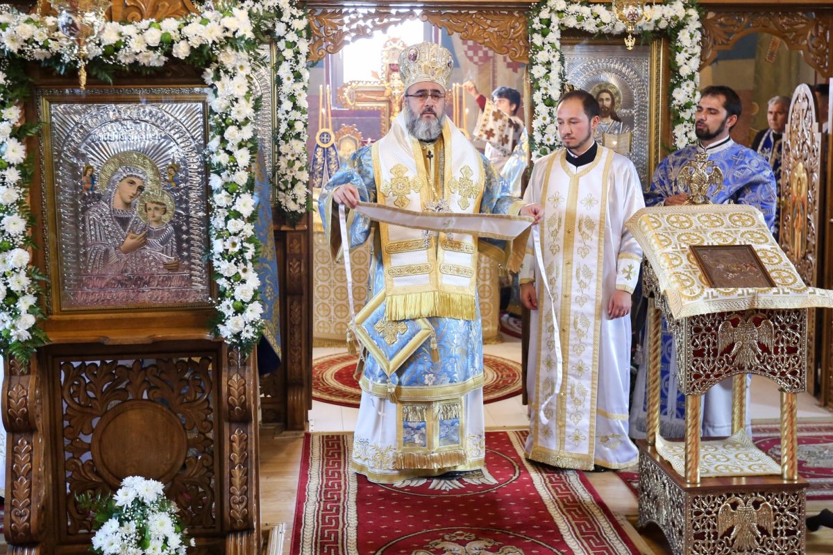 Liturghie arhierească în Parohia Suraia 2 din Vrancea 157961
