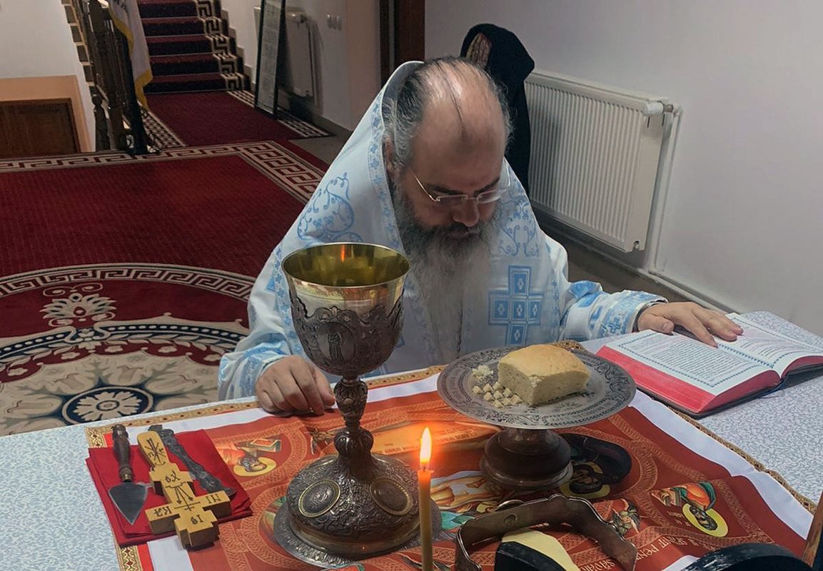 „Maica Domnului să ne ajute să devenim un «chivot» în care Hristos să Se întrupeze!” 158040