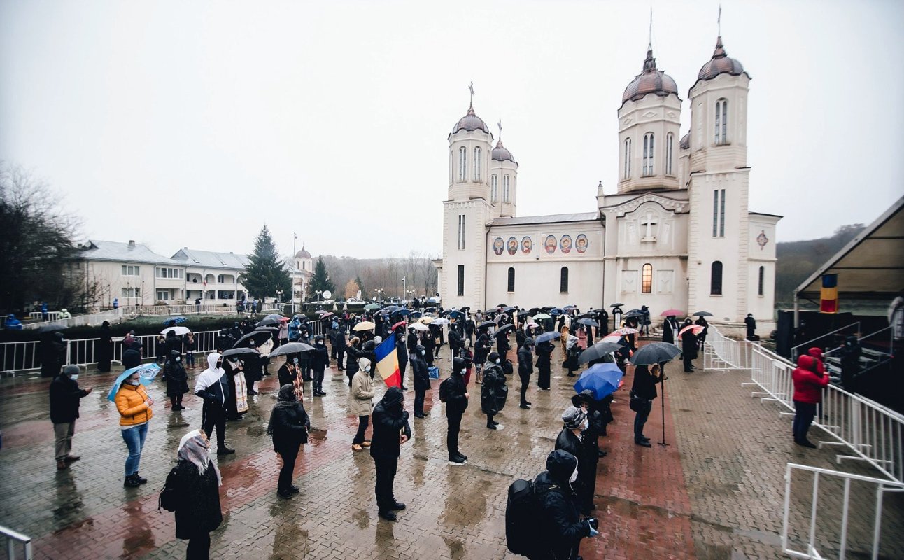 Sărbătoare la Mănăstirea „Peştera Sfântului Andrei” din judeţul Constanţa 158701