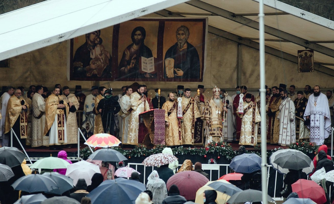 Sărbătoare la Mănăstirea „Peştera Sfântului Andrei” din judeţul Constanţa 158703