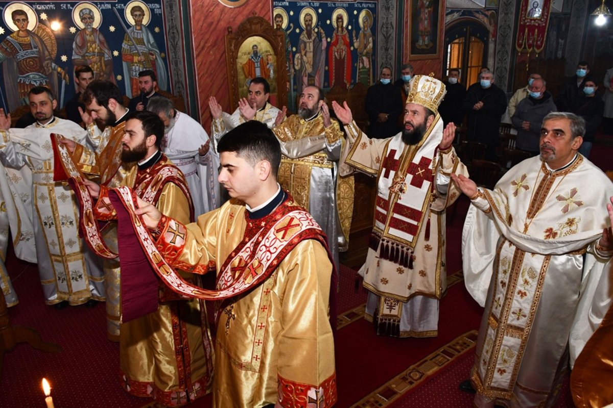 Slujire arhierească în Parohia „Pogorârea Sfântului Duh” din Bocşa Montană 158708