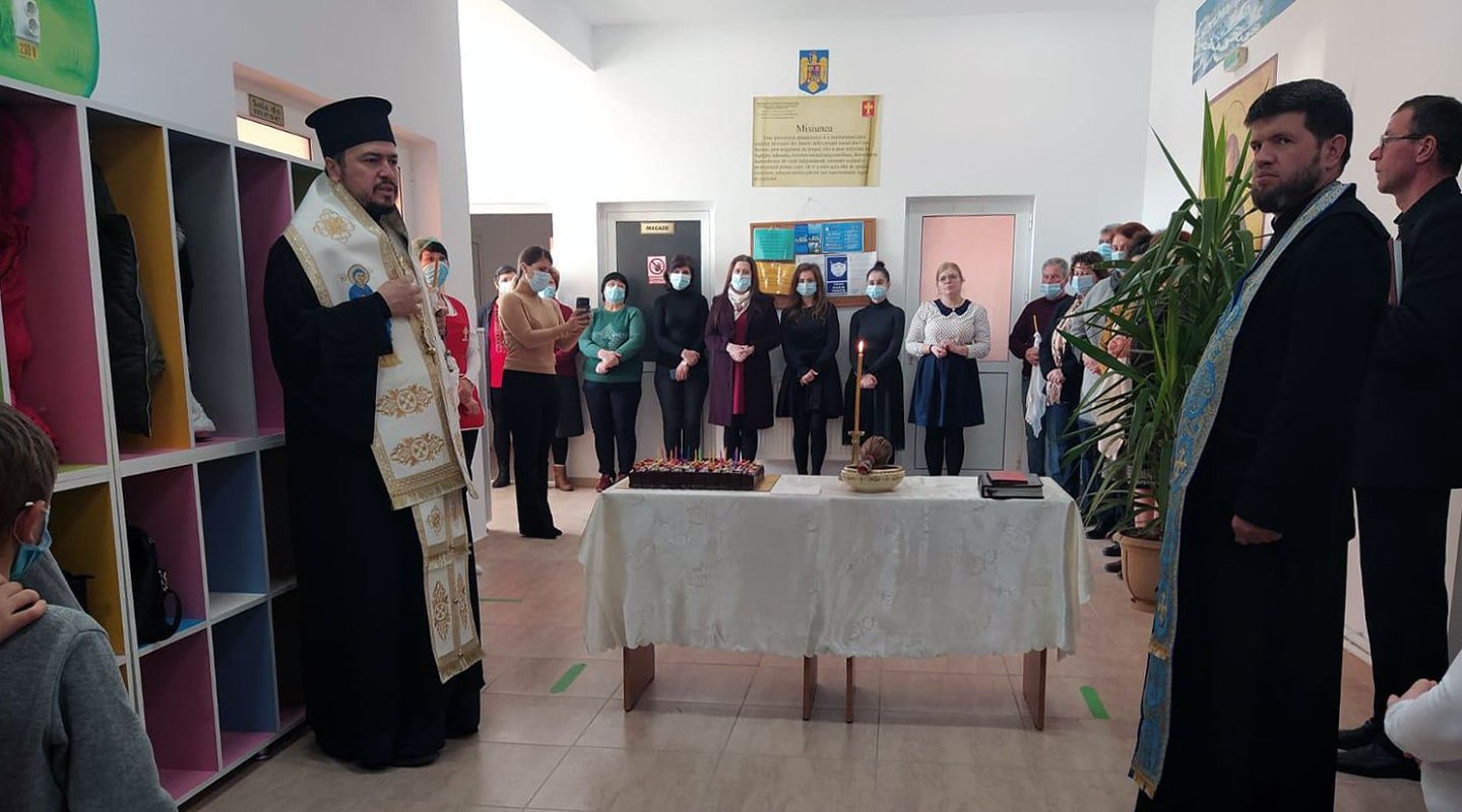 Hramul Aşezământului social „Sfântul Stelian” din Boţeşti 158721