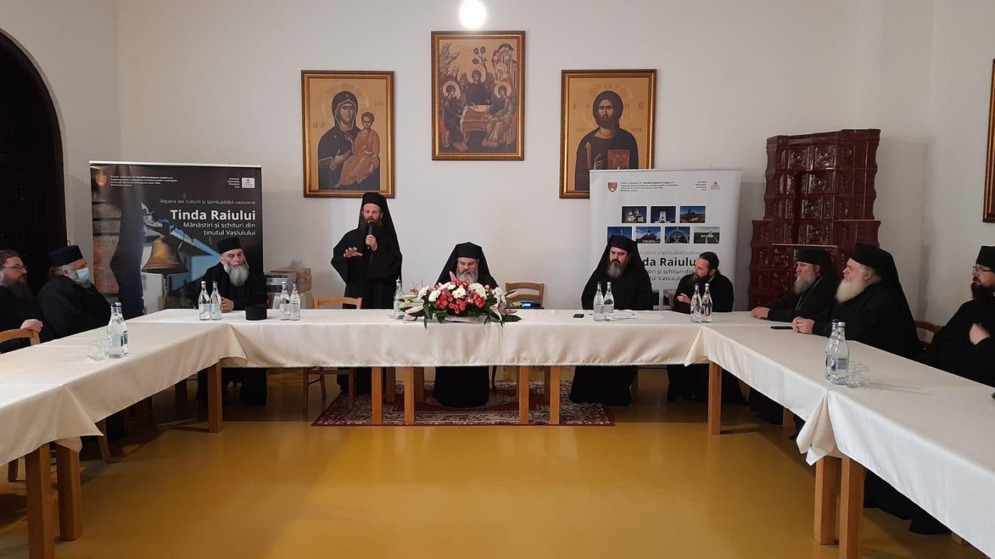 Sinaxă monahală în Episcopia Huşilor 158722