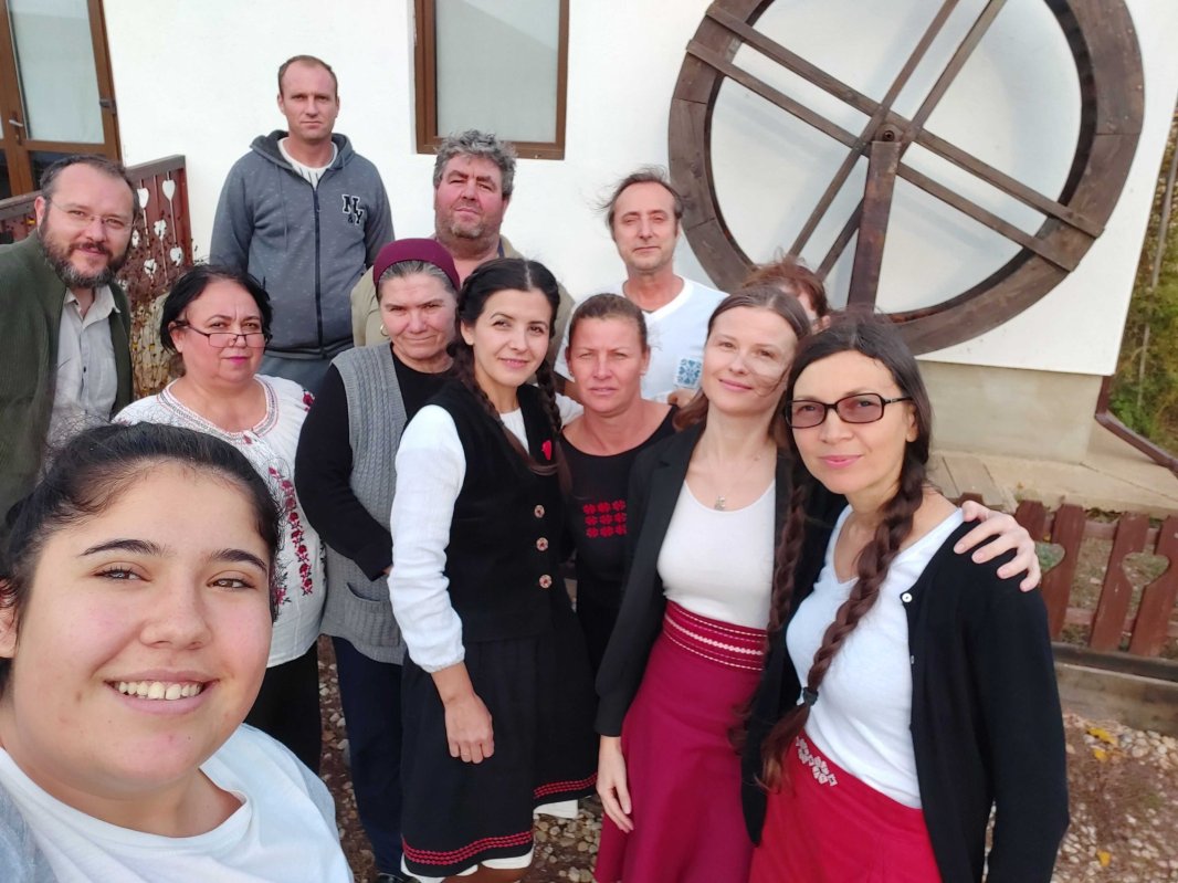 Aproape de tradiţii şi de cei nevoiaşi prin Bucătăria Dealul Morii 158849