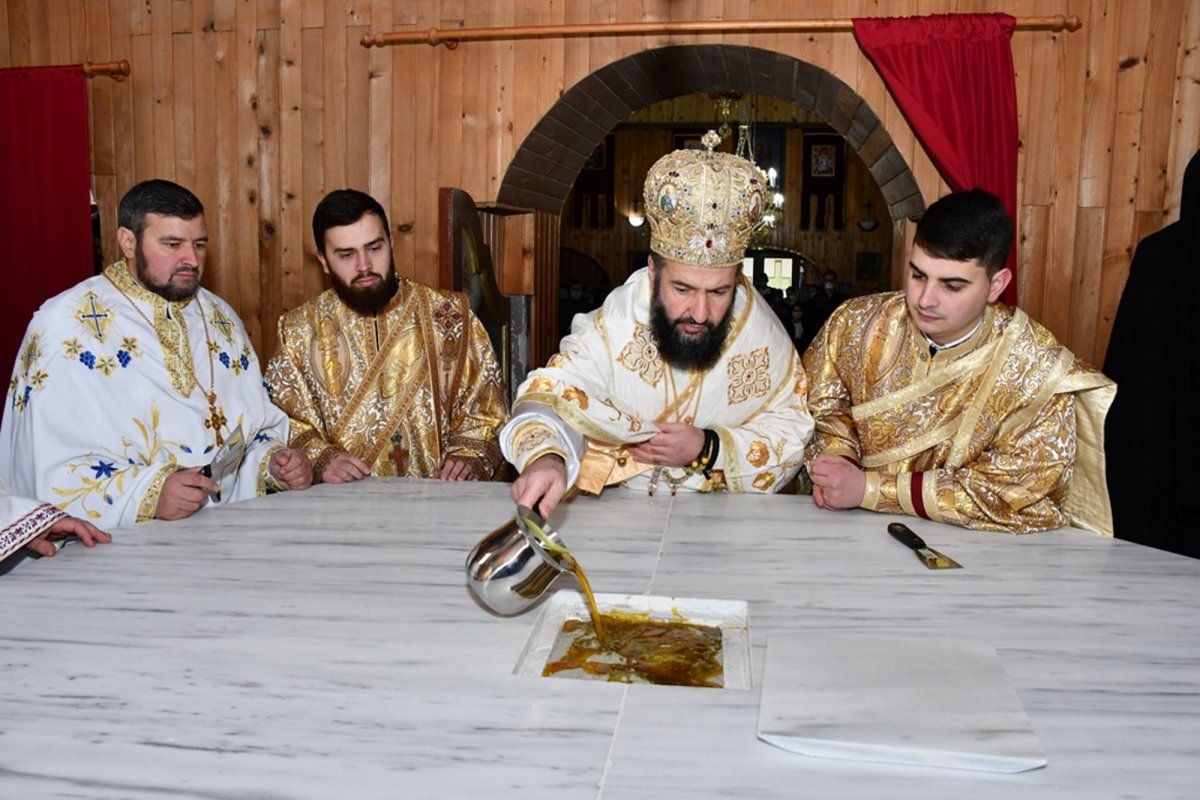 Sfințirea bisericii Parohiei Globurău din Caraș-Severin  158877