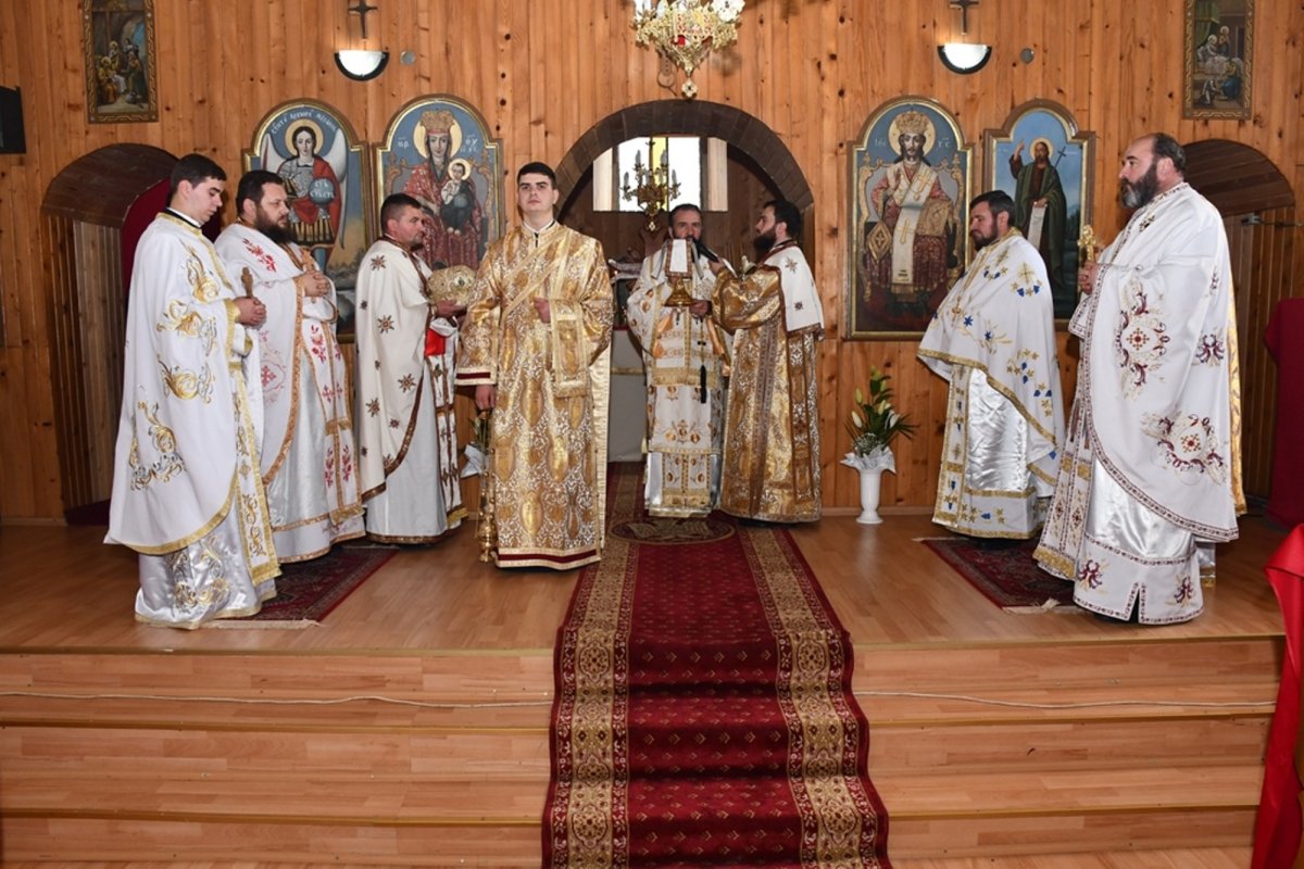 Sfințirea bisericii Parohiei Globurău din Caraș-Severin  158878