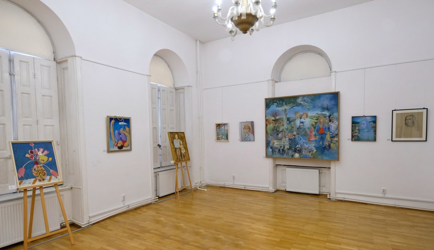 O sută de ani  în linii și culori 158607