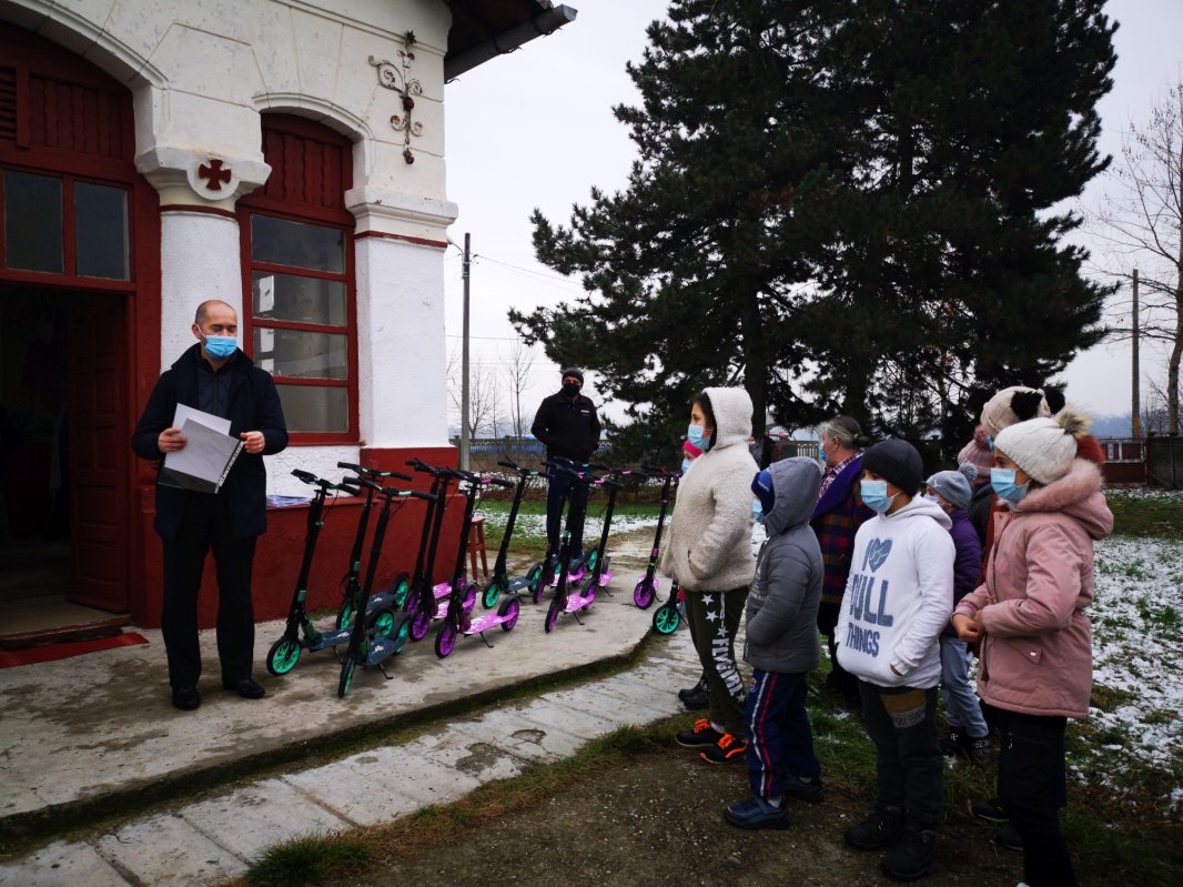 Moș Nicolae a ajuns la copiii din proiectul „Alege școala!” 159029