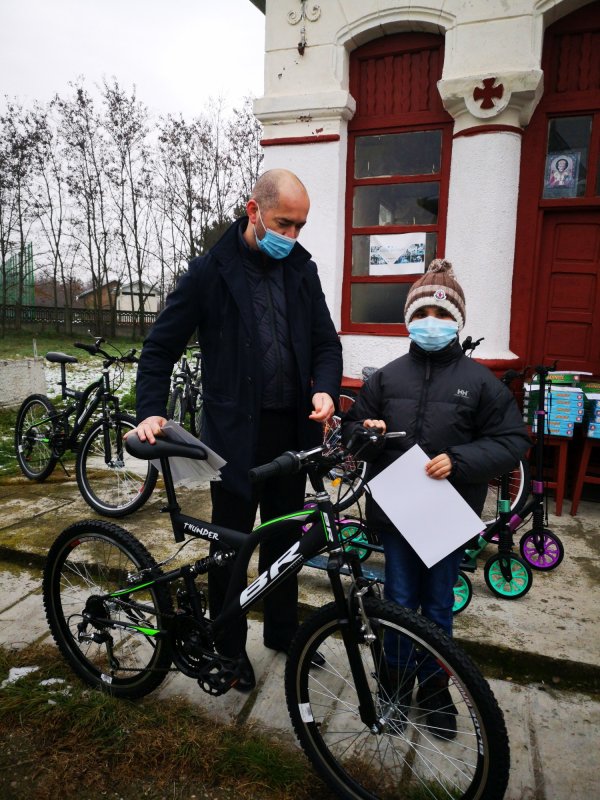 Moș Nicolae a ajuns la copiii din proiectul „Alege școala!” 159030