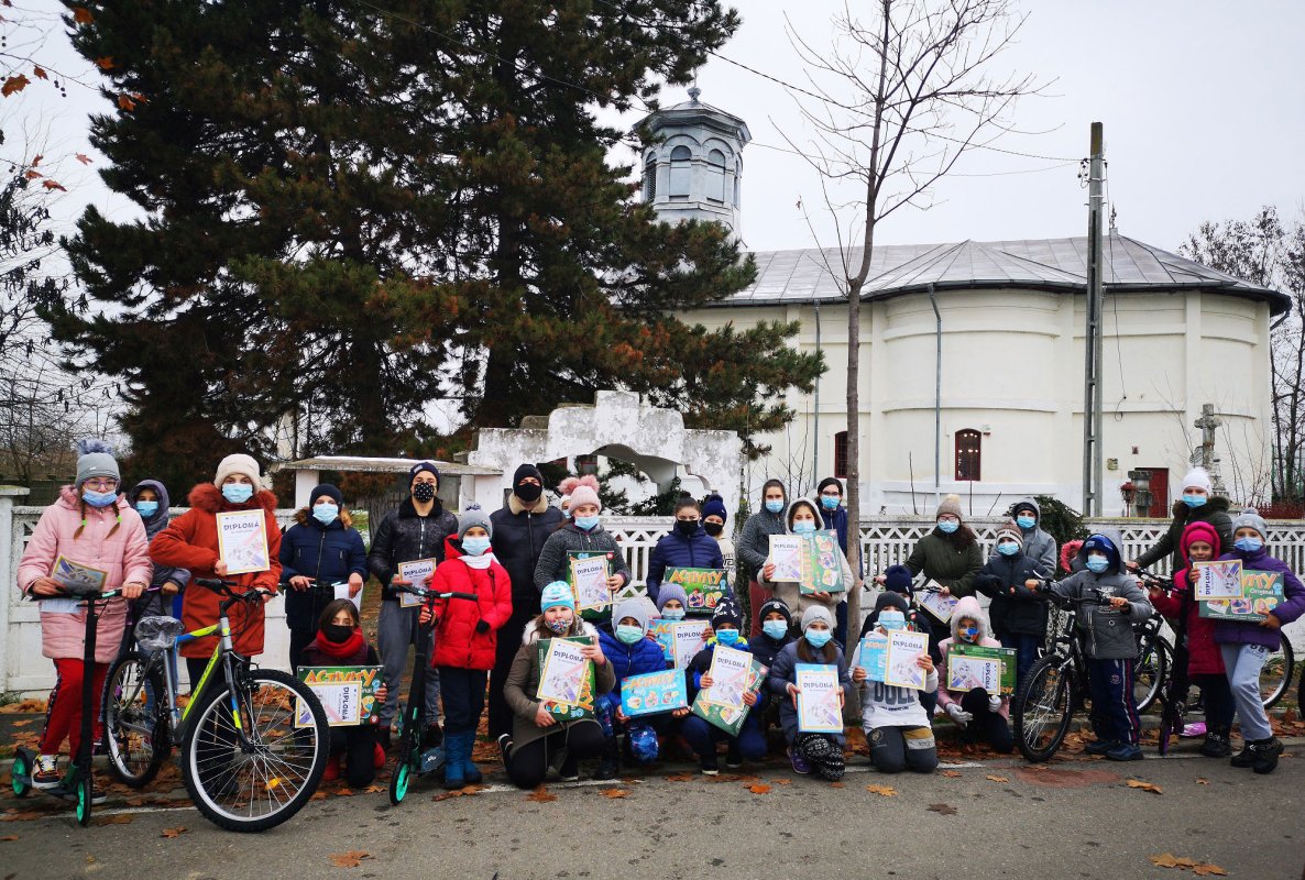 Moș Nicolae a ajuns la copiii din proiectul „Alege școala!” 159042