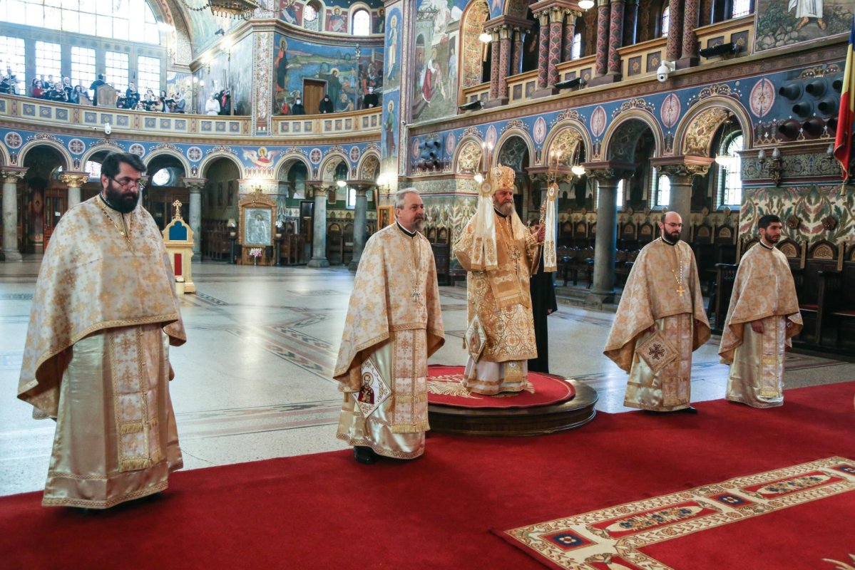 „Sfântul Ierarh Nicolae ne arată cum să ne apărăm dreapta credinţă” 159018