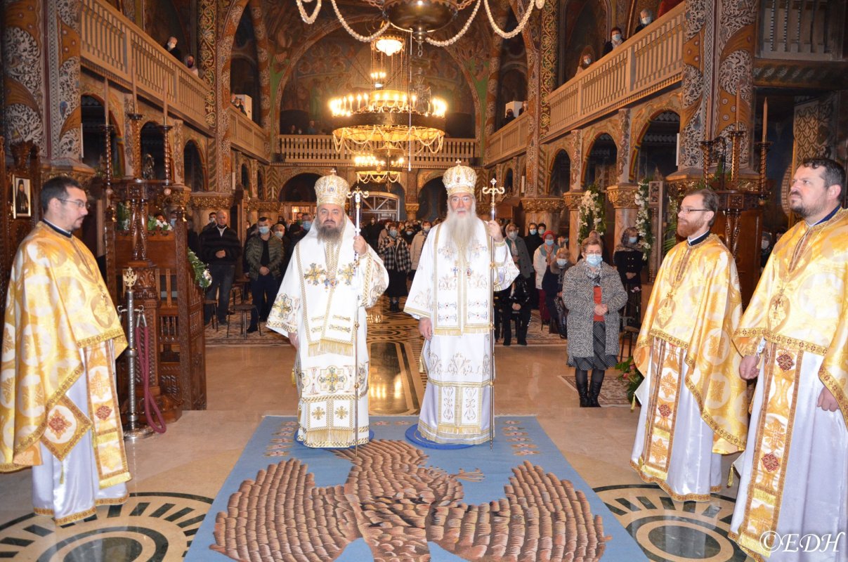 Sărbătoare la Catedrala Episcopală din Deva 159135