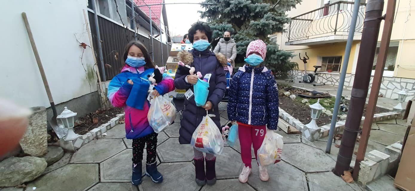 Peste 650 de copii au primit daruri la Cisnădie, județul Sibiu 159241