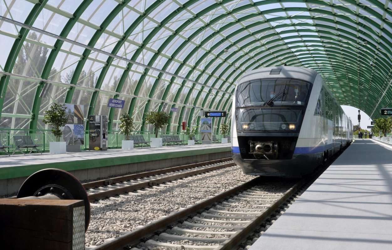 Trenuri către și de la aeroport din 40 în 40 de minute 159395