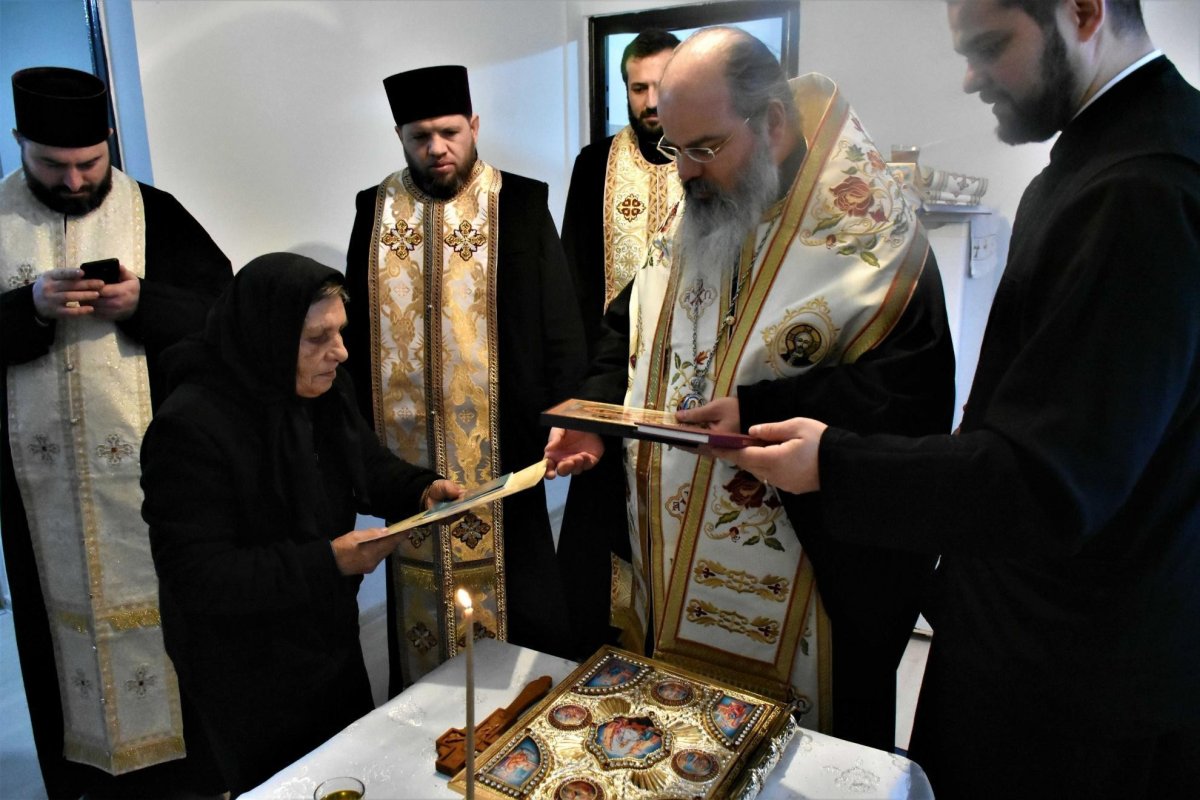 Noi locuinţe pentru familiile nevoiaşe inaugurate în Episcopia Huşilor 159437