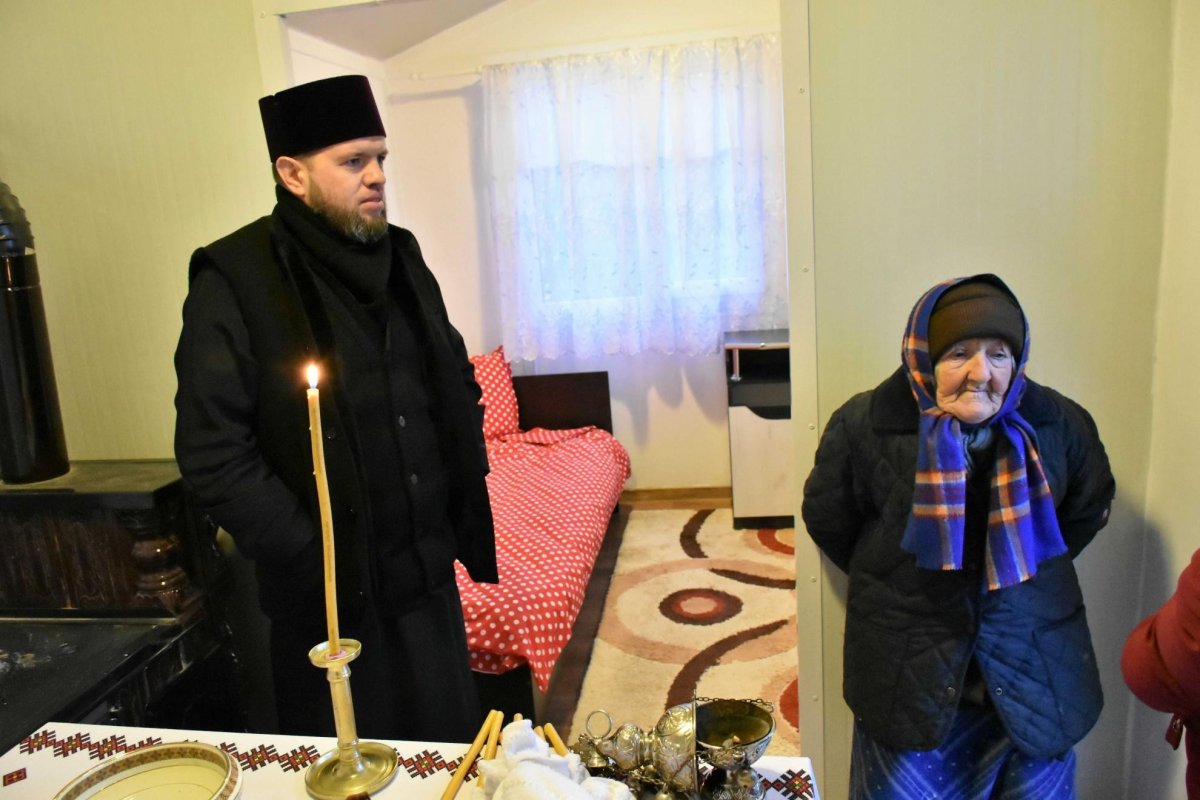 Noi locuinţe pentru familiile nevoiaşe inaugurate în Episcopia Huşilor 159438