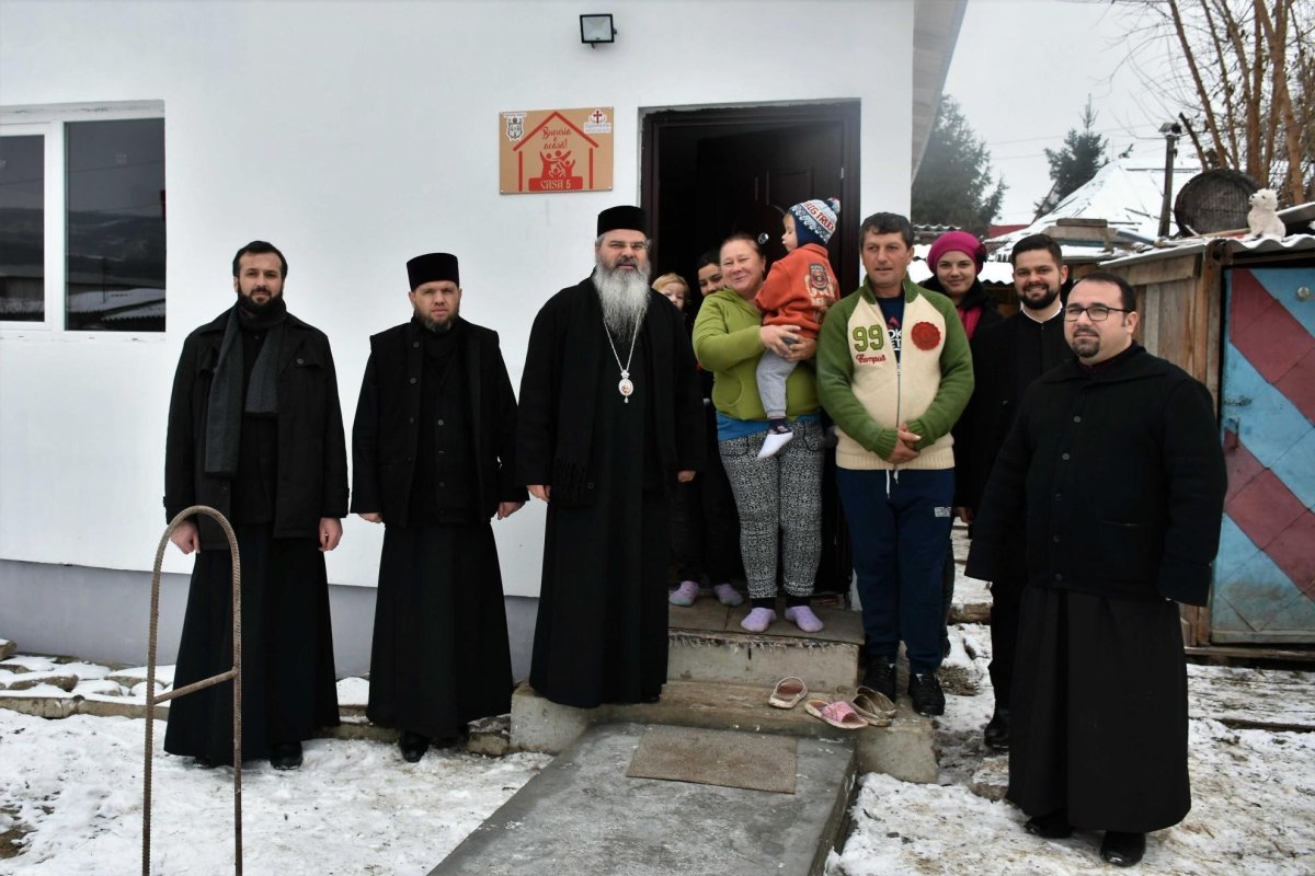 Noi locuinţe pentru familiile nevoiaşe inaugurate în Episcopia Huşilor 159439