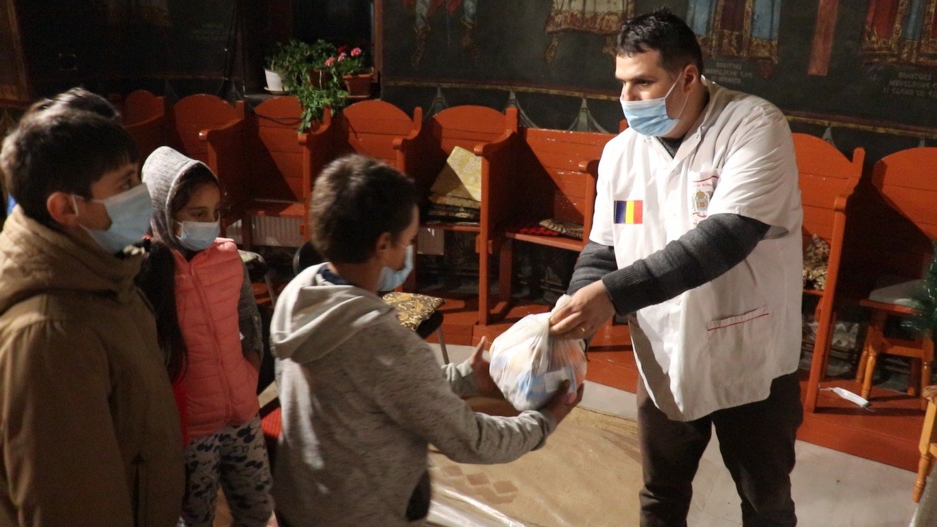 Bucurii de sărbători pentru 200 de copii din județul Prahova 159857