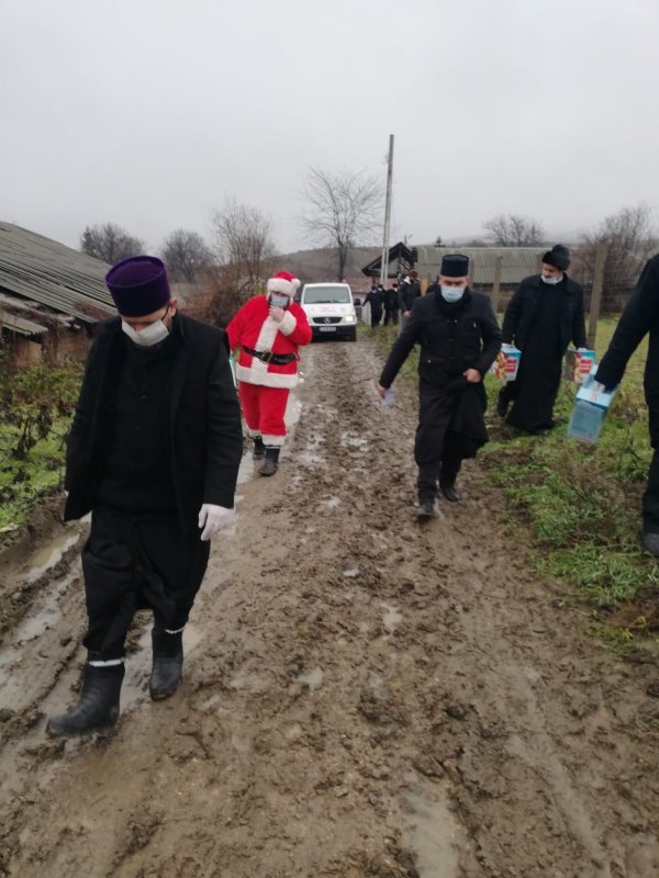 Daruri pentru copii din Episcopia Hușilor 159850