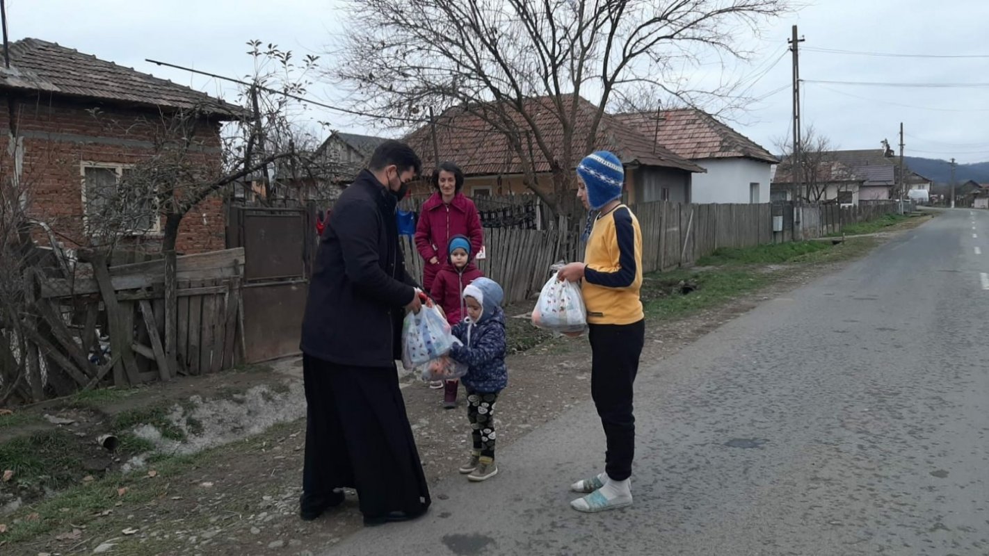Daruri pentru copii și persoane nevoiașe din Eparhia Râmnicului  159879