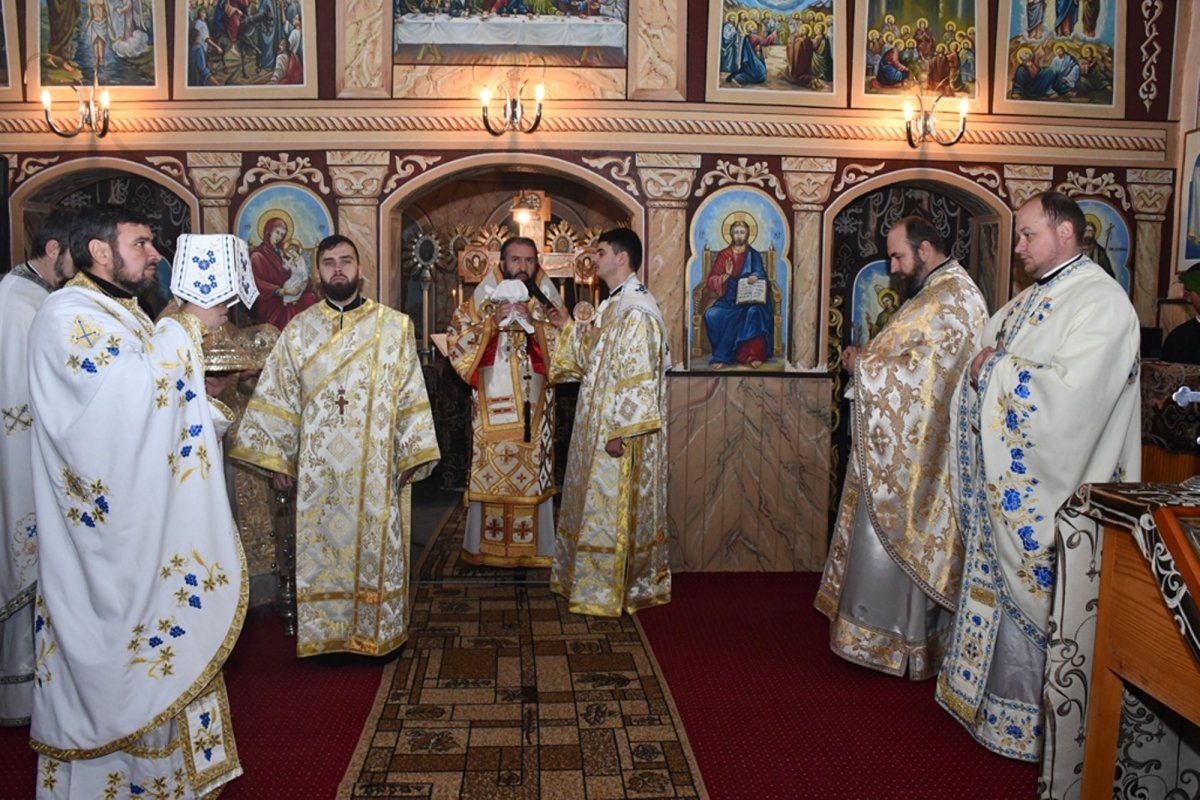 Episcopul Iosif Traian Badescu al Caransebeșului a fost pomenit în satul natal 159860