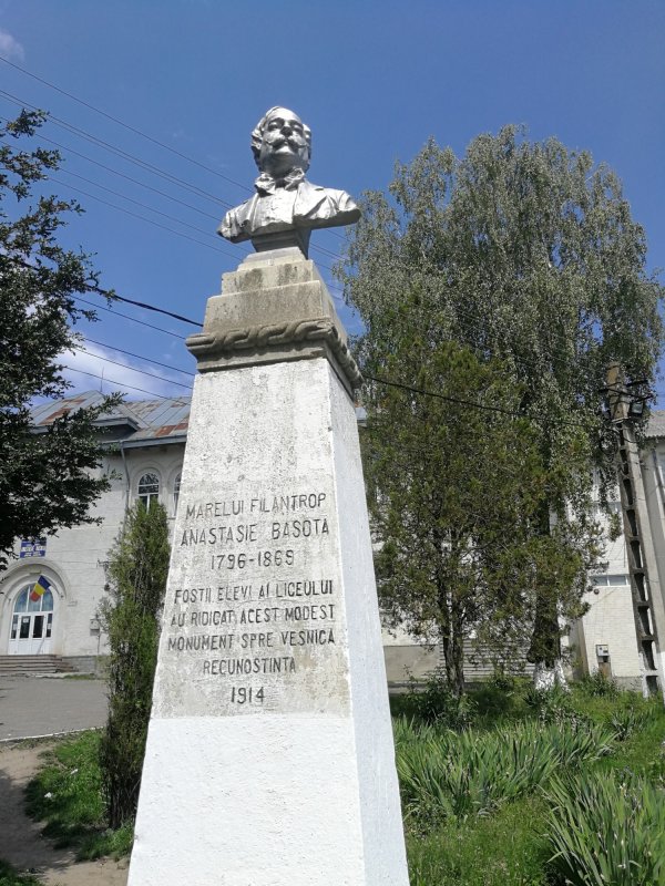 Șase veacuri de istorie în Pomârla Bașoteștilor 159964