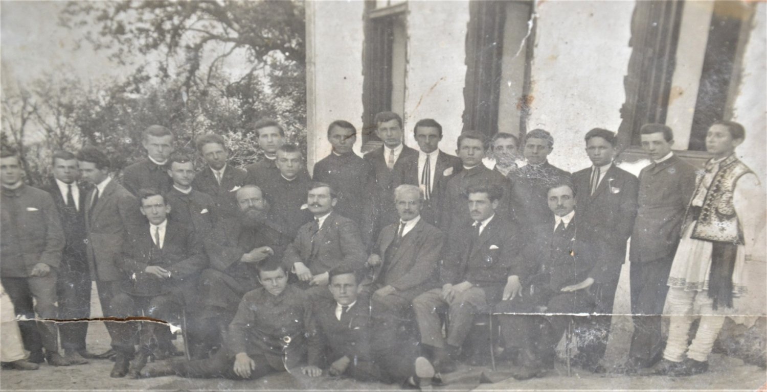 Șase veacuri de istorie în Pomârla Bașoteștilor 159968