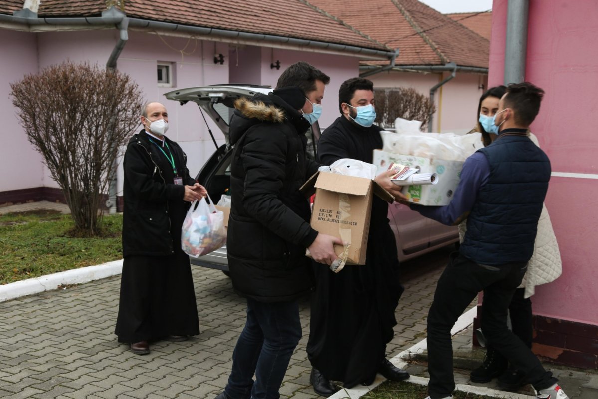 Peste 250 de copii instituționalizați au primit daruri 160174