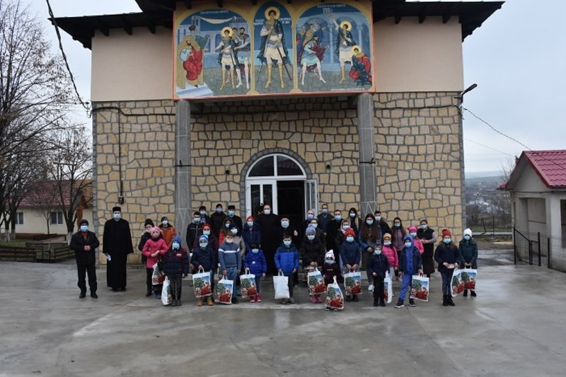 Proiectul „De Crăciun ne bucurăm cu toții” în Episcopia Tulcii 160236