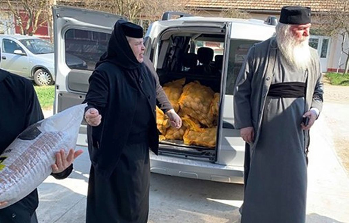 Acțiuni filantropice la spitale și comunități din Arhiepiscopia Timișoarei 160295