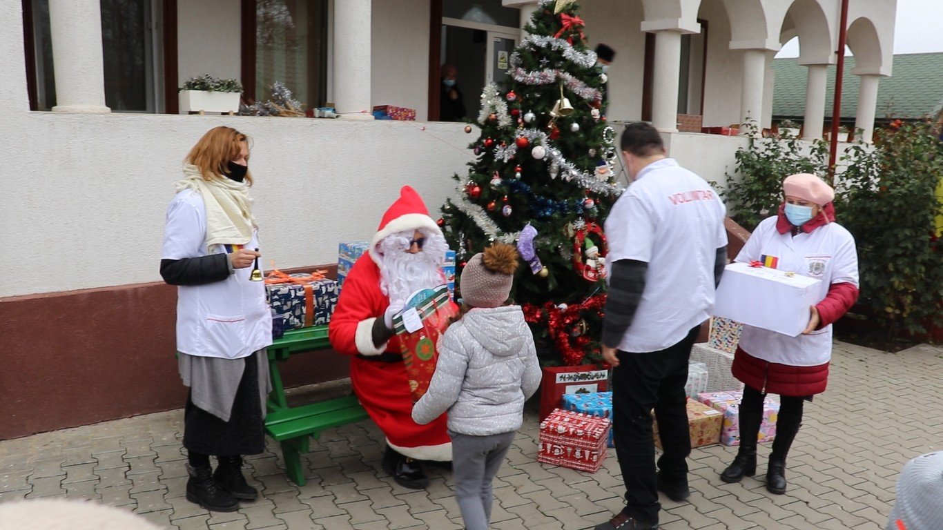 Daruri de la voluntarii Paraclisului Catedralei Naționale pentru copiii din Prahova  160335