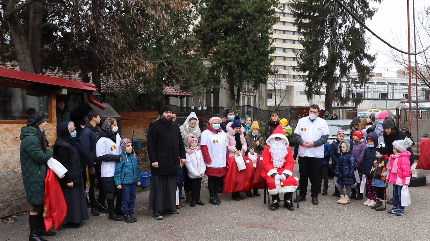 Daruri de la voluntarii Paraclisului Catedralei Naționale pentru copiii din Prahova  160336