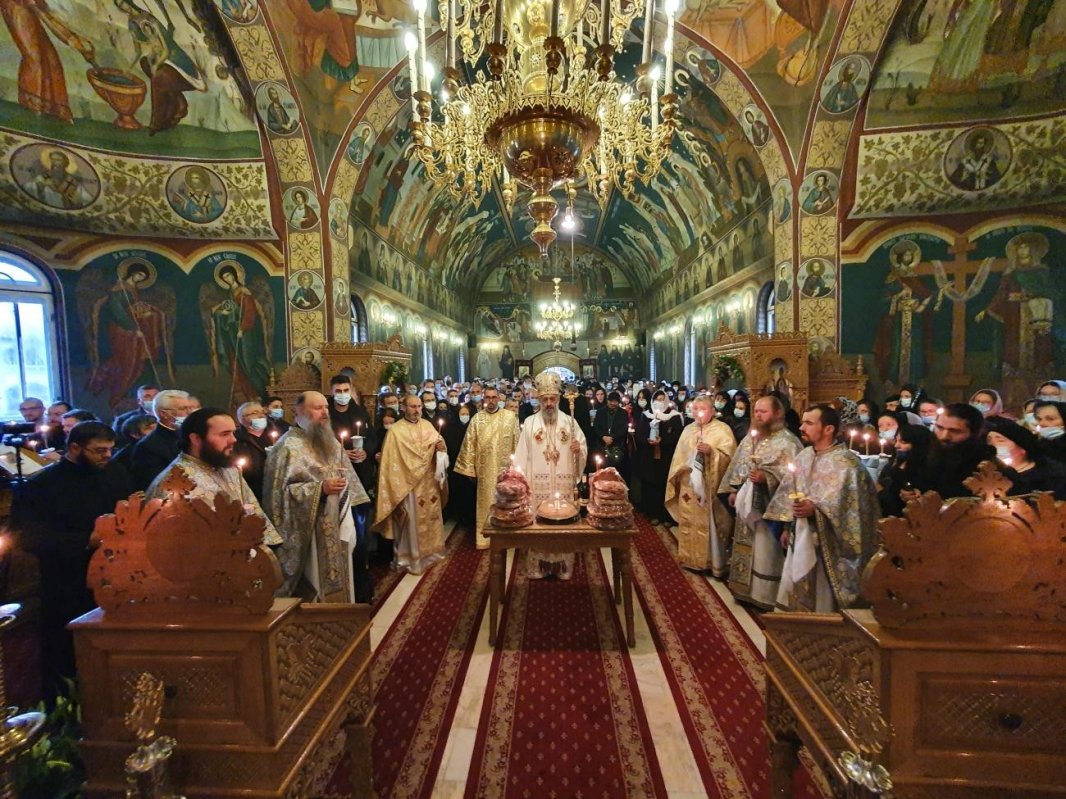 „Crearea lumii arată o mare putere, dar mântuirea ei descoperă o putere și mai mare” 160629