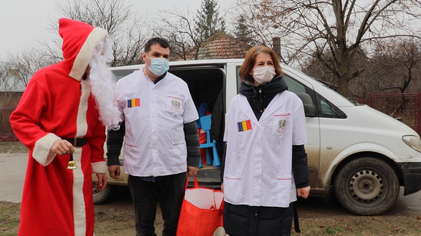 Daruri pentru copii și vârstnici de la voluntarii Paraclisului Catedralei Naționale 160759