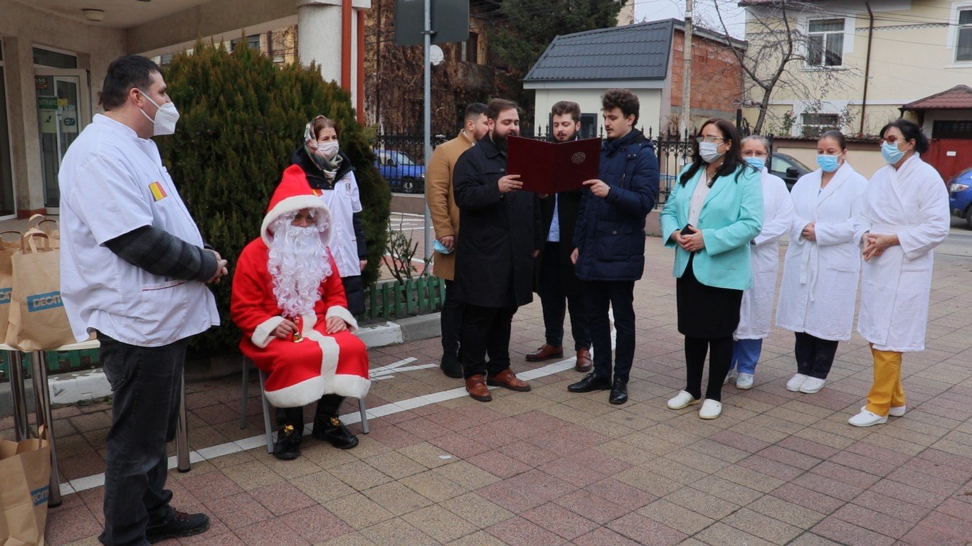 Daruri pentru copii și vârstnici de la voluntarii Paraclisului Catedralei Naționale 160760