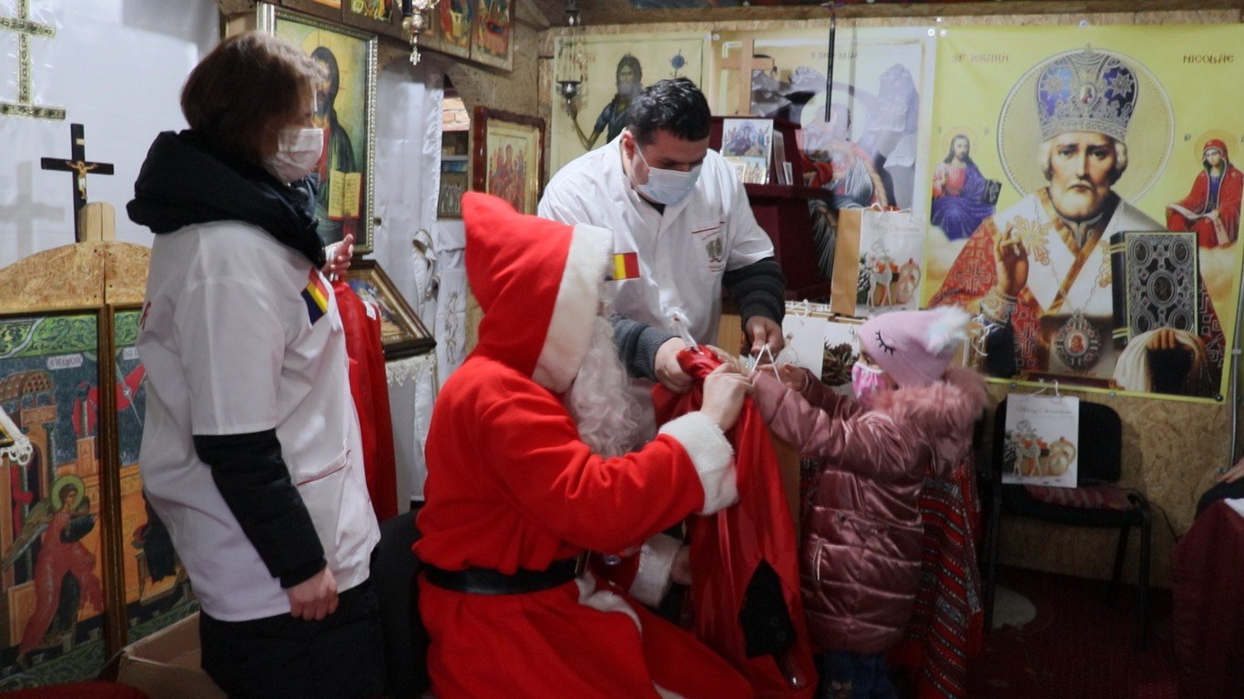 Daruri pentru copii și vârstnici de la voluntarii Paraclisului Catedralei Naționale 160761