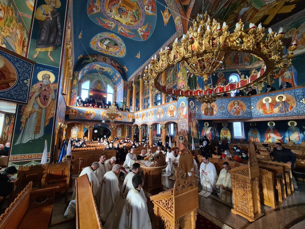 Sfințirea picturii Bisericii „Sfântul Apostol Andrei” din Beclean 160719