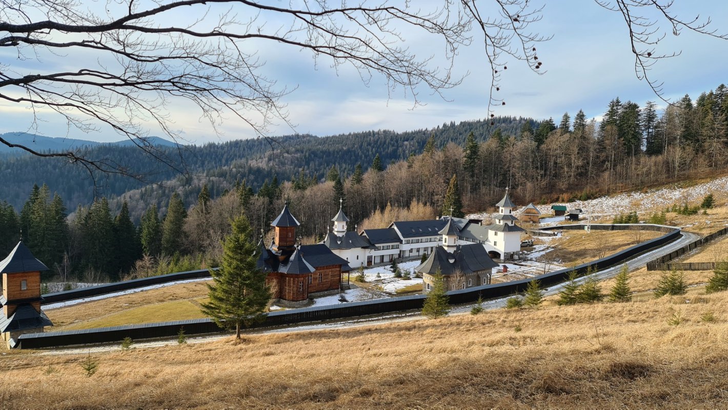 Prezenţă arhierească la mănăstirea suceveană „Sfântul Daniil Sihastrul” 160987