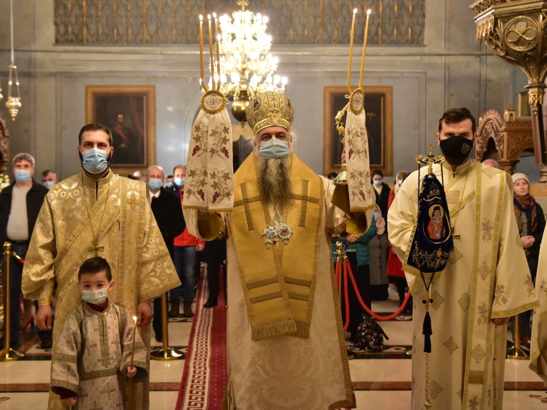 Sfinte Liturghii arhiereşti la început de an în catedralele oltene 160963
