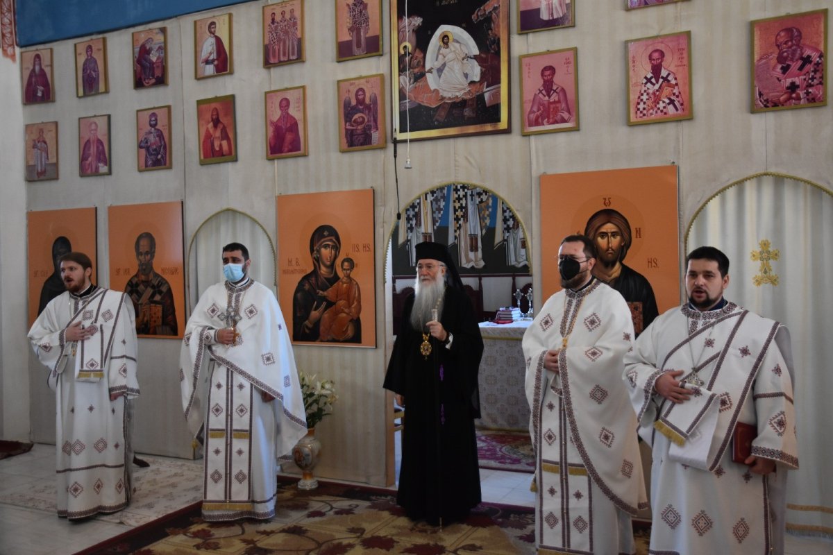 Sfinte Liturghii arhiereşti la început de an în catedralele oltene 160964
