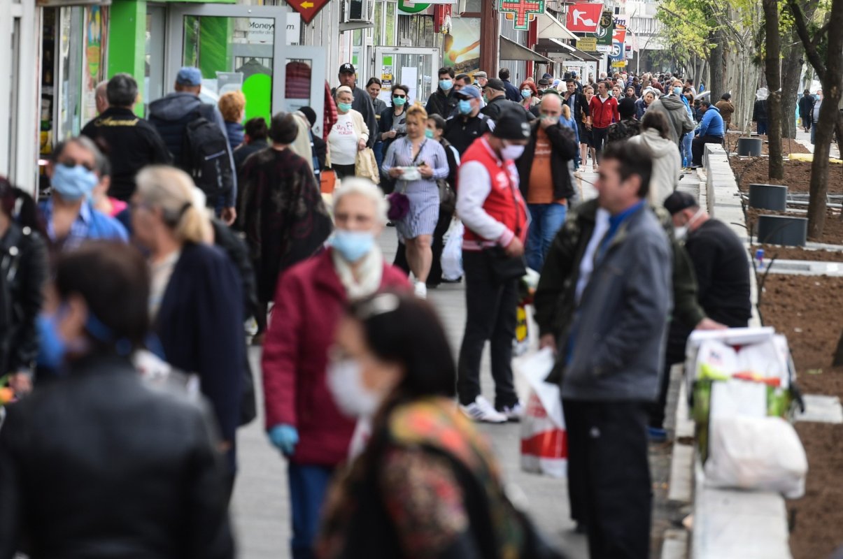 Doar patru din zece români reușesc să pună bani deoparte 161182