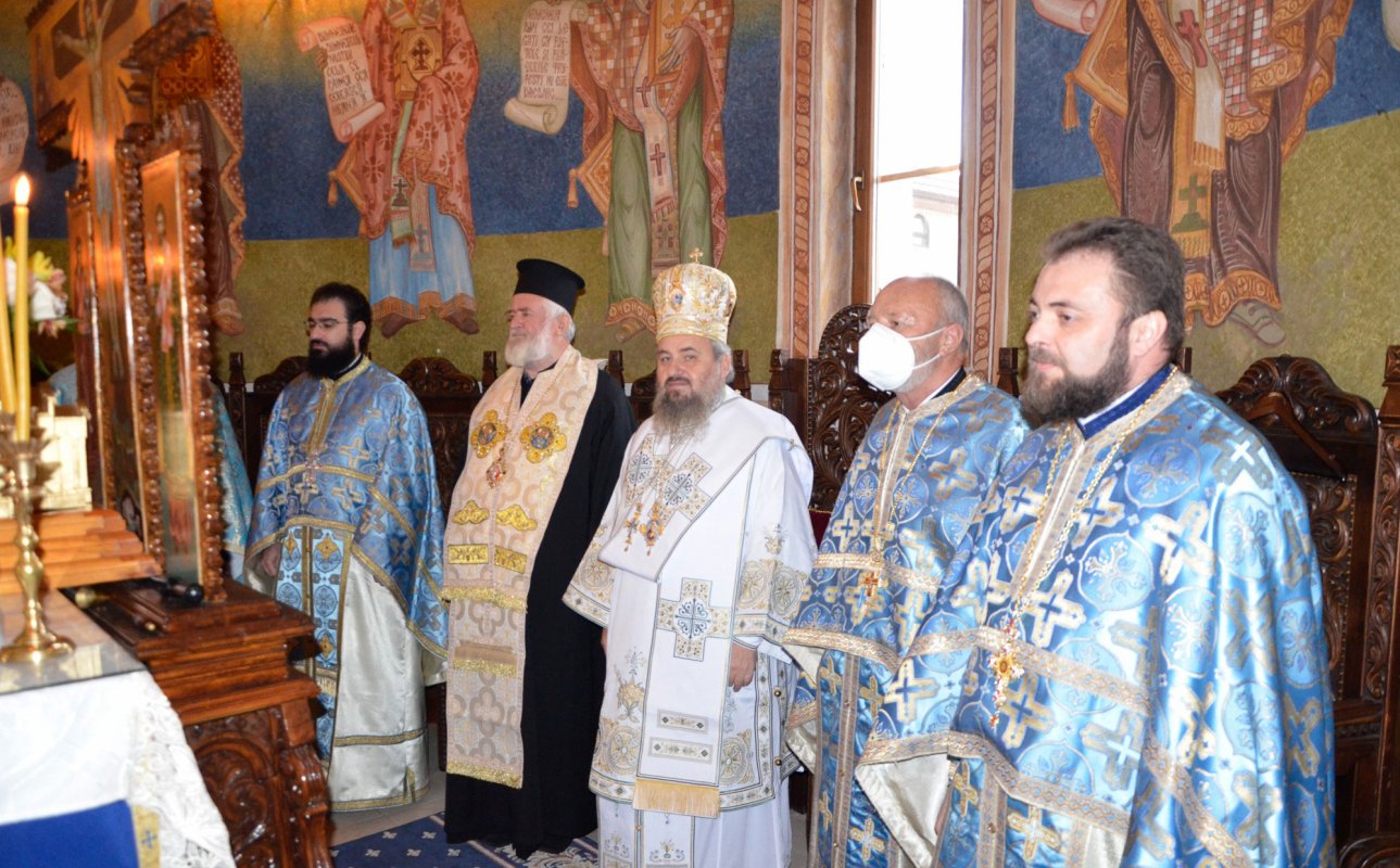 Sărbătoare la Biserica „Nașterea Maicii Domnului” din Deva 161077