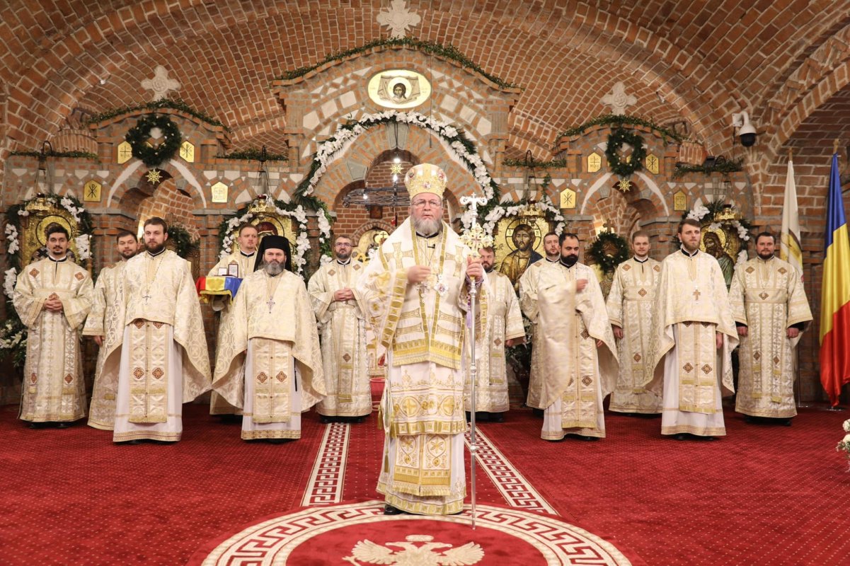 Slujiri arhiereşti la Catedrala  Episcopală din Baia Mare 161079