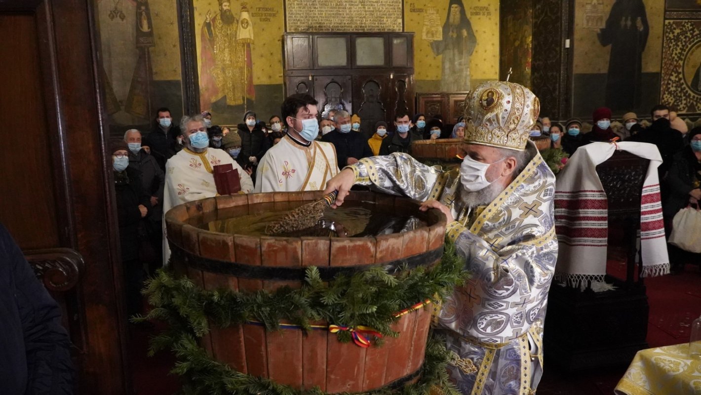 Ajunul Bobotezei în eparhii din Muntenia şi Dobrogea 161351