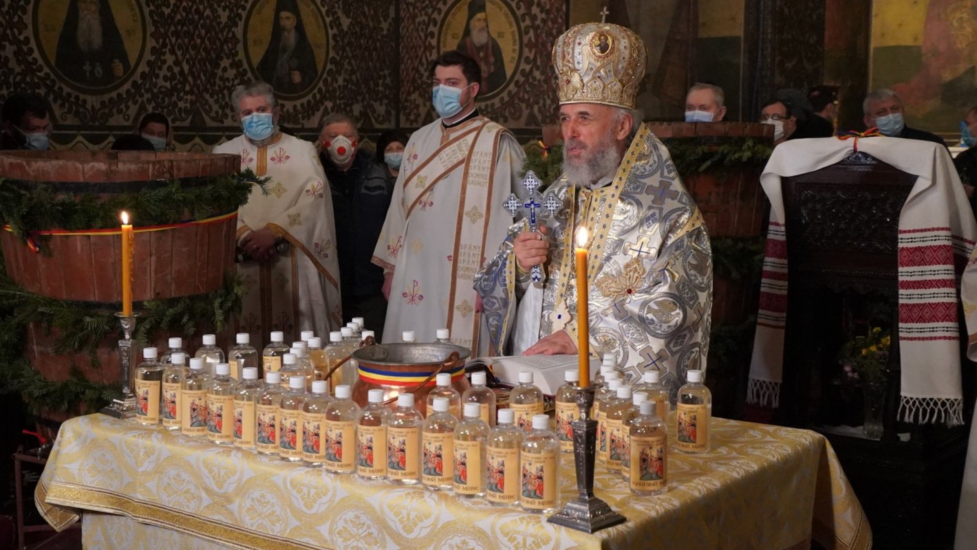 Ajunul Bobotezei în eparhii din Muntenia şi Dobrogea 161352