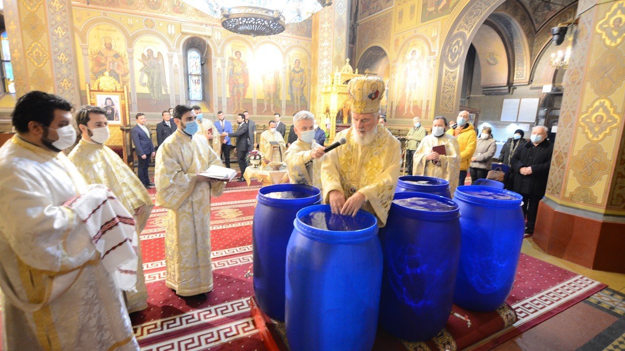Ajunul Bobotezei în eparhii din Muntenia şi Dobrogea 161353