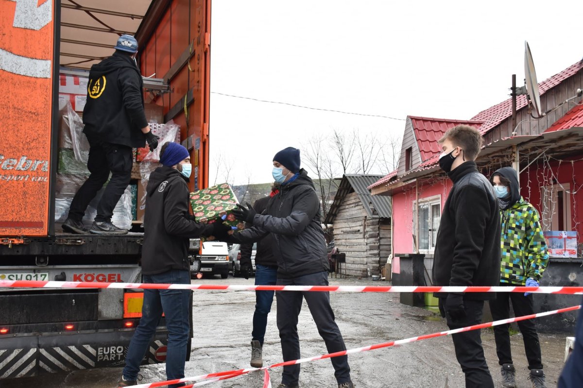 Cadouri pentru 1.000 de copii din Pata Rât, prin campania „Camionul de Crăciun” 161322