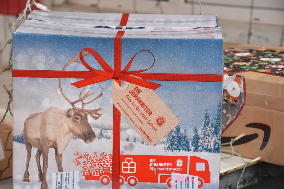 Cadouri pentru 1.000 de copii din Pata Rât, prin campania „Camionul de Crăciun” 161326